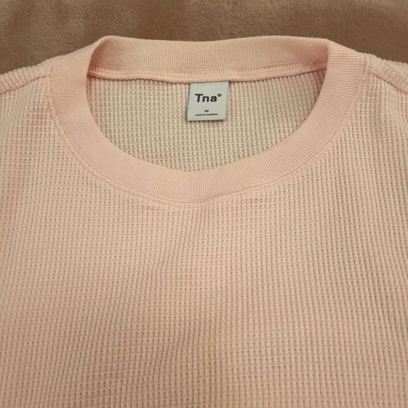 Aritzia TNA Cropped waffle-knit T-Shirt - Picture 4 of 5